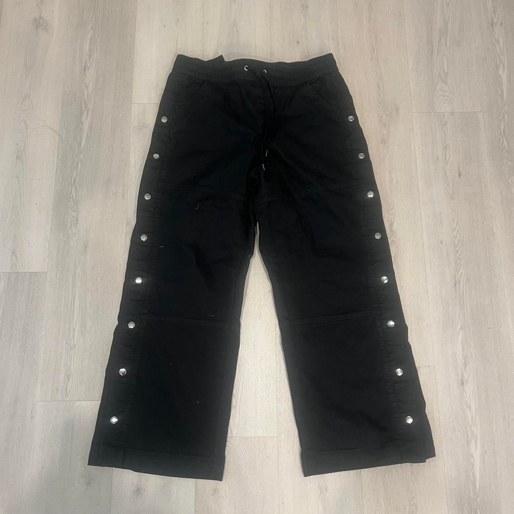 Hot Topic black cargo pants with silver buttons down the sides, size L Cotton